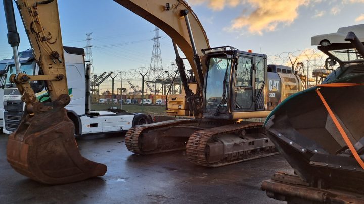 CAT 330FLN